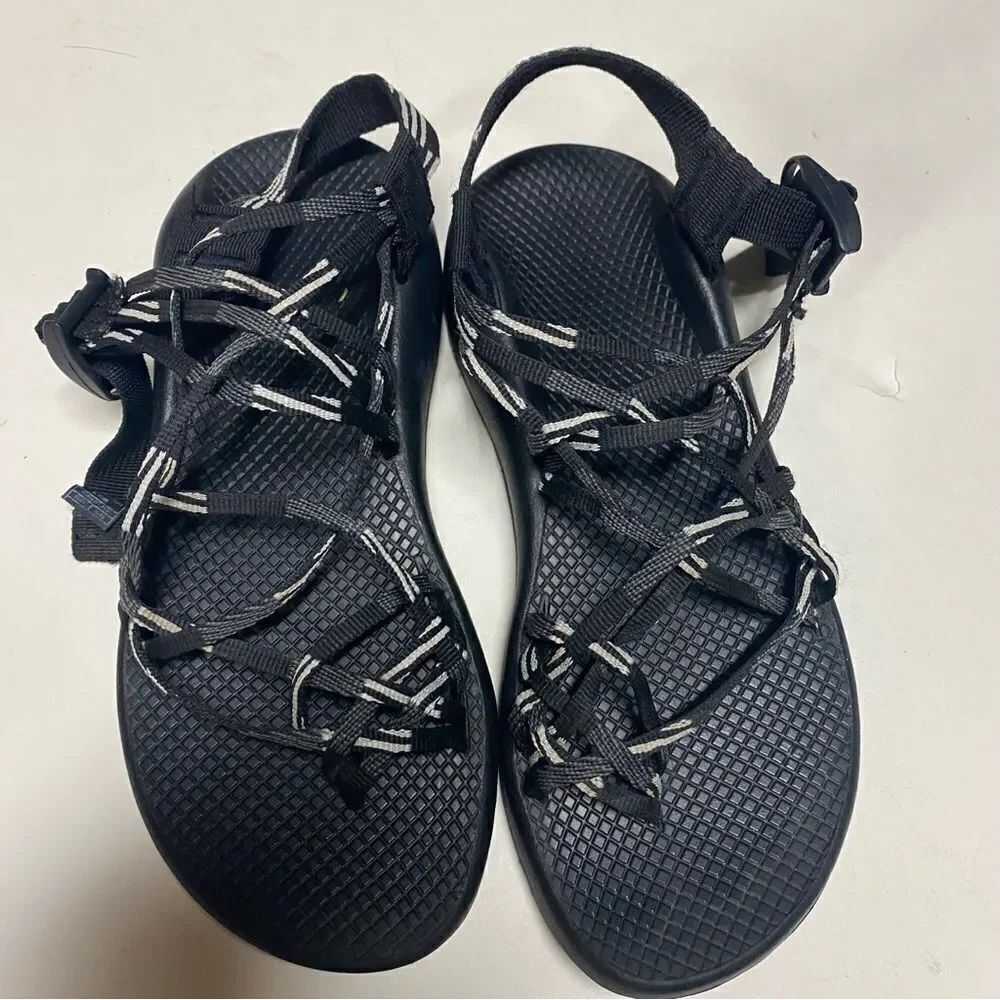 Chaco Women's black Scatter toe loop Classic Sandal waterproof hiking shoe 9